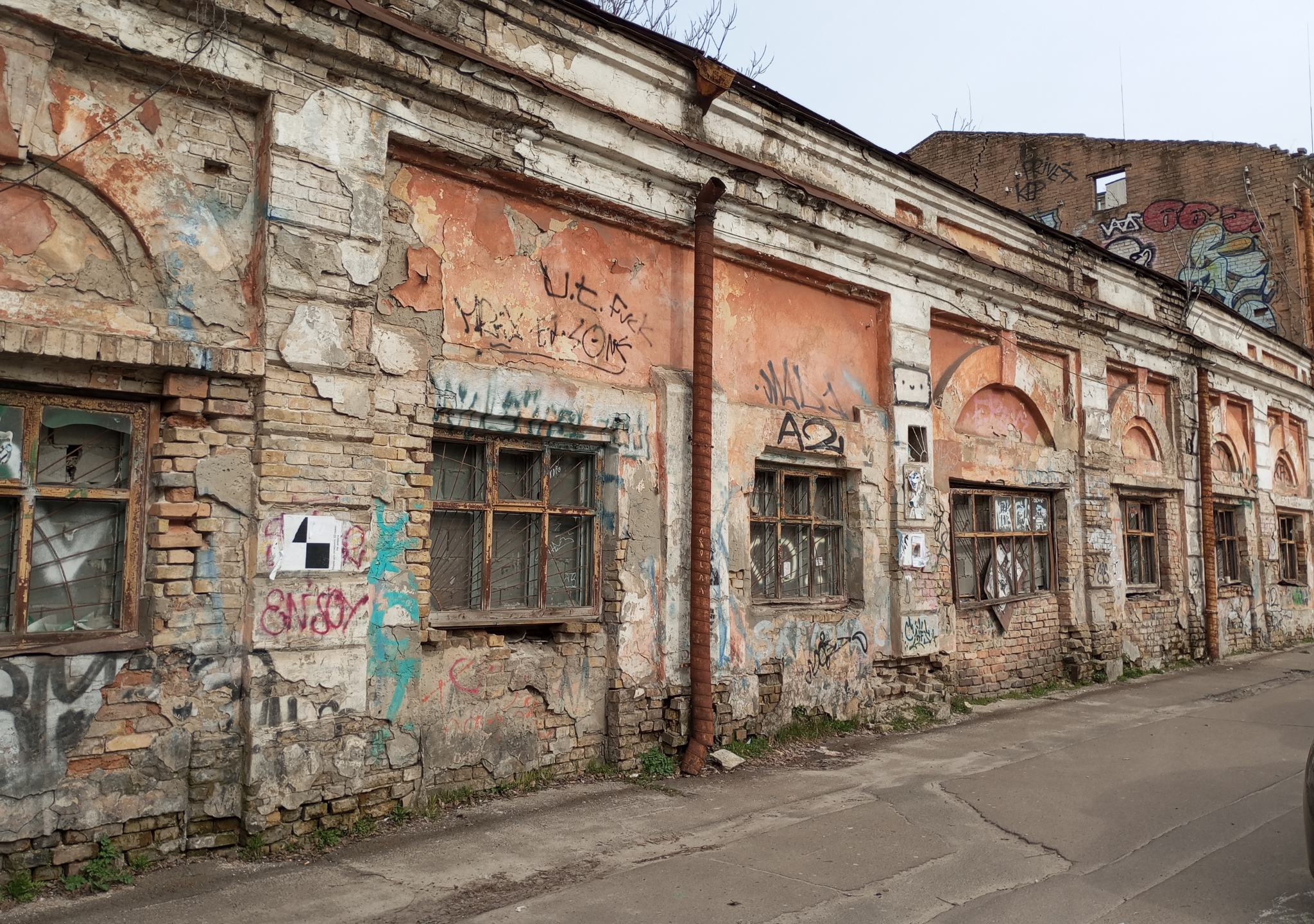 ТОРГОВИЙ ДІМ З ГОТЕЛЕМ ПРИ ЖИТНЬОМУ РИНКУ